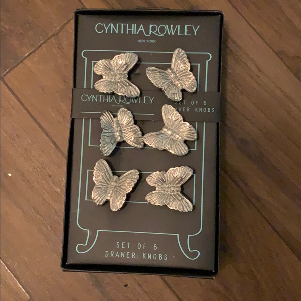 Cynthia Rowley Set of 6 drawer knobs
